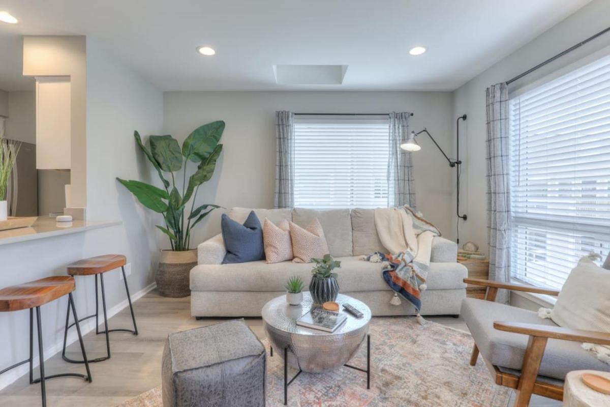 Walk To Broadway Riverfront Condo With Pool Nashville Eksteriør billede