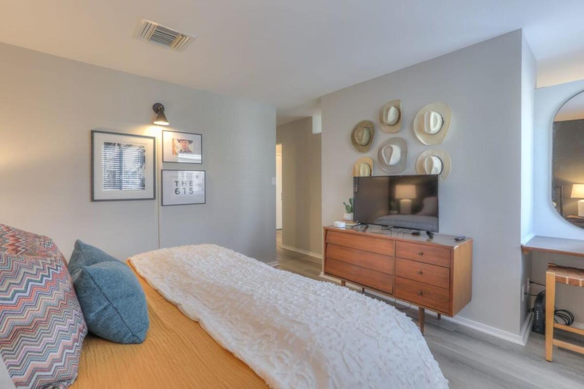 Walk To Broadway Riverfront Condo With Pool Nashville Eksteriør billede
