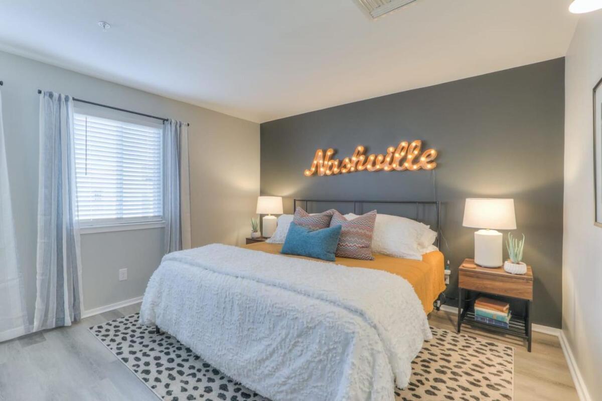 Walk To Broadway Riverfront Condo With Pool Nashville Eksteriør billede
