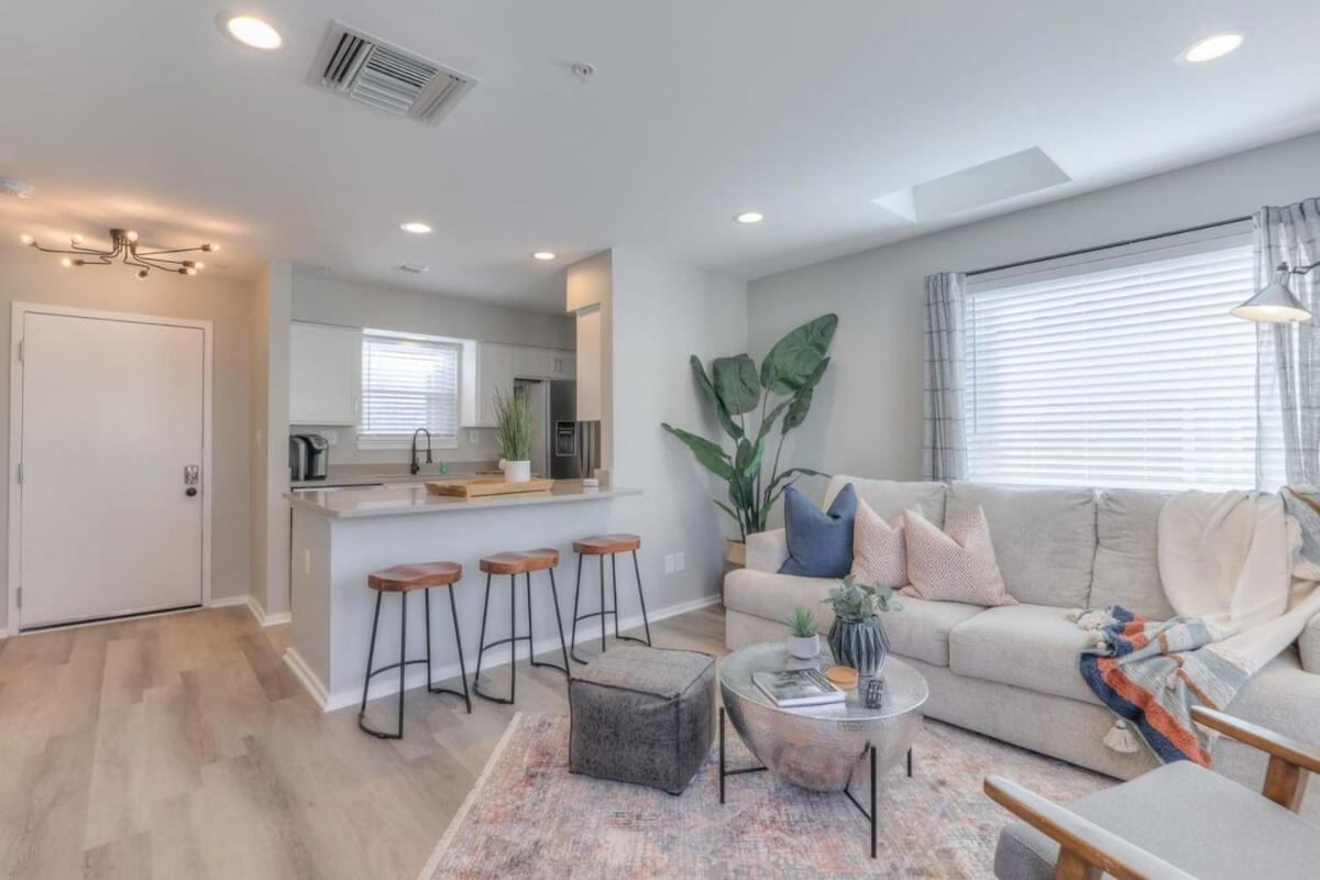 Walk To Broadway Riverfront Condo With Pool Nashville Eksteriør billede