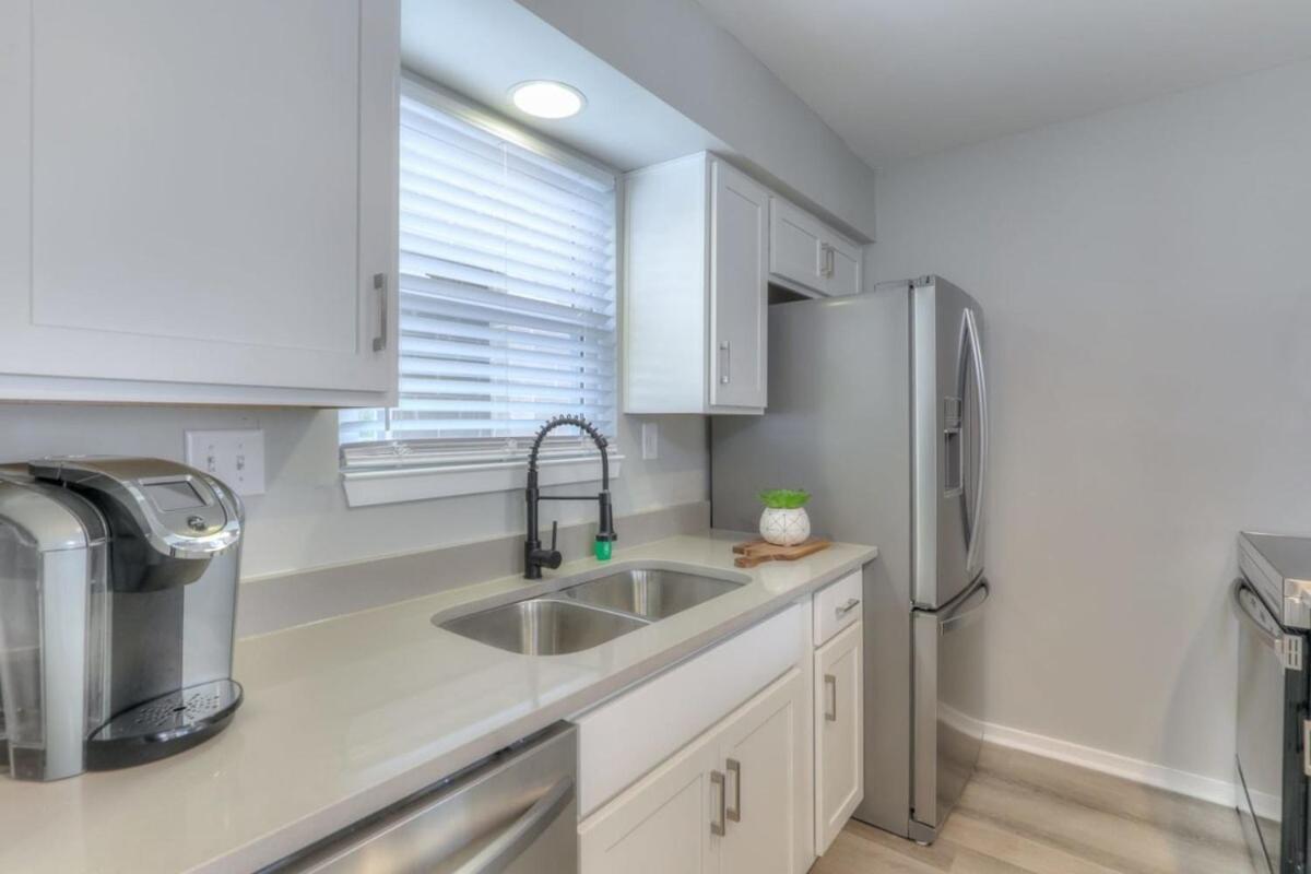 Walk To Broadway Riverfront Condo With Pool Nashville Eksteriør billede