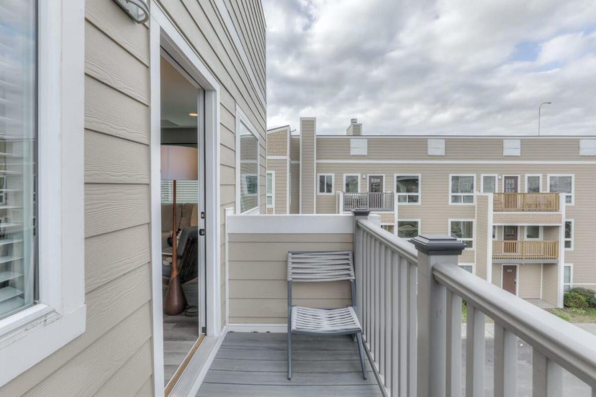 Walk To Broadway Riverfront Condo With Pool Nashville Eksteriør billede