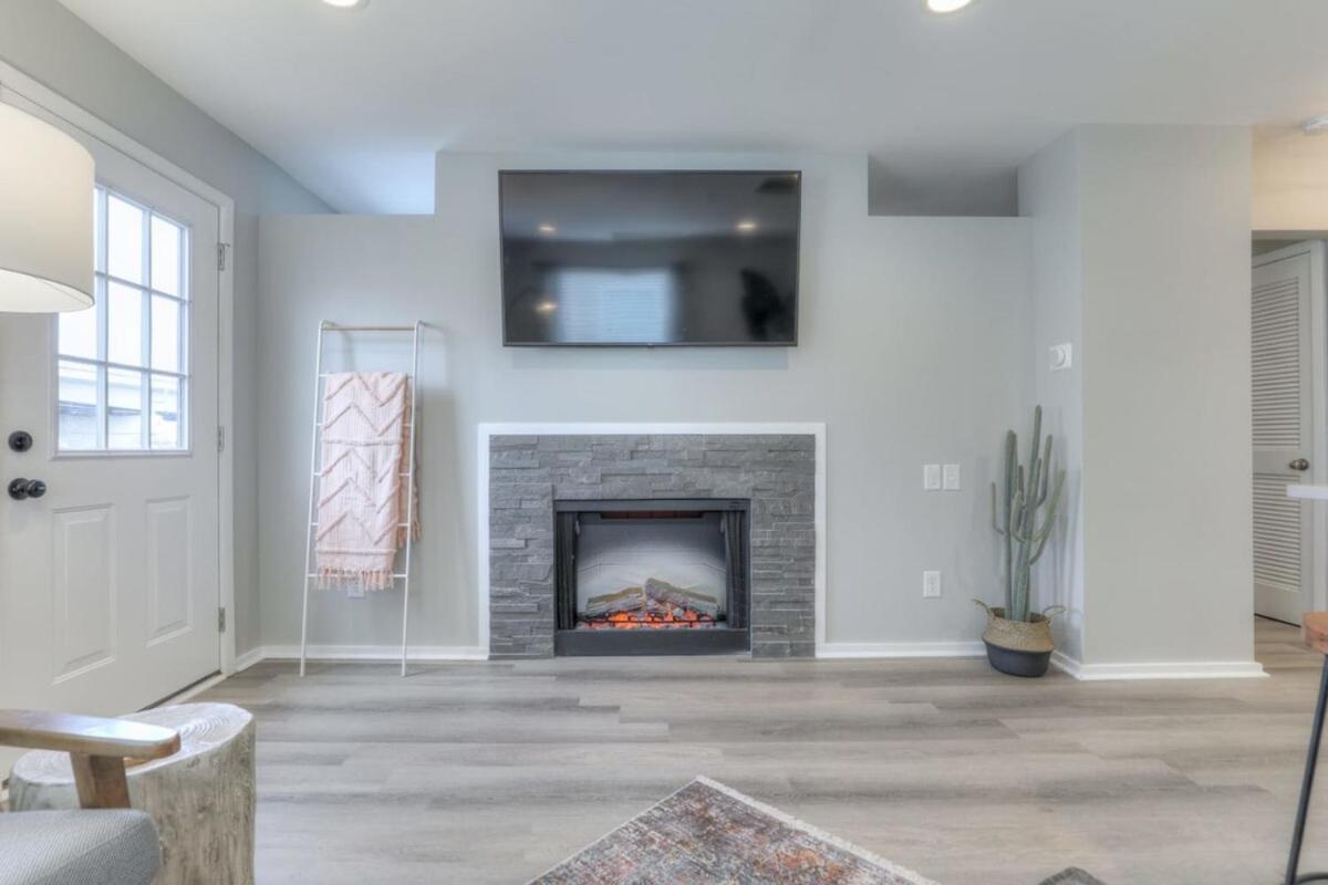 Walk To Broadway Riverfront Condo With Pool Nashville Eksteriør billede