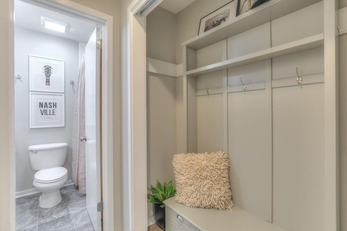 Walk To Broadway Riverfront Condo With Pool Nashville Eksteriør billede