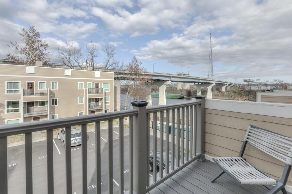 Walk To Broadway Riverfront Condo With Pool Nashville Eksteriør billede