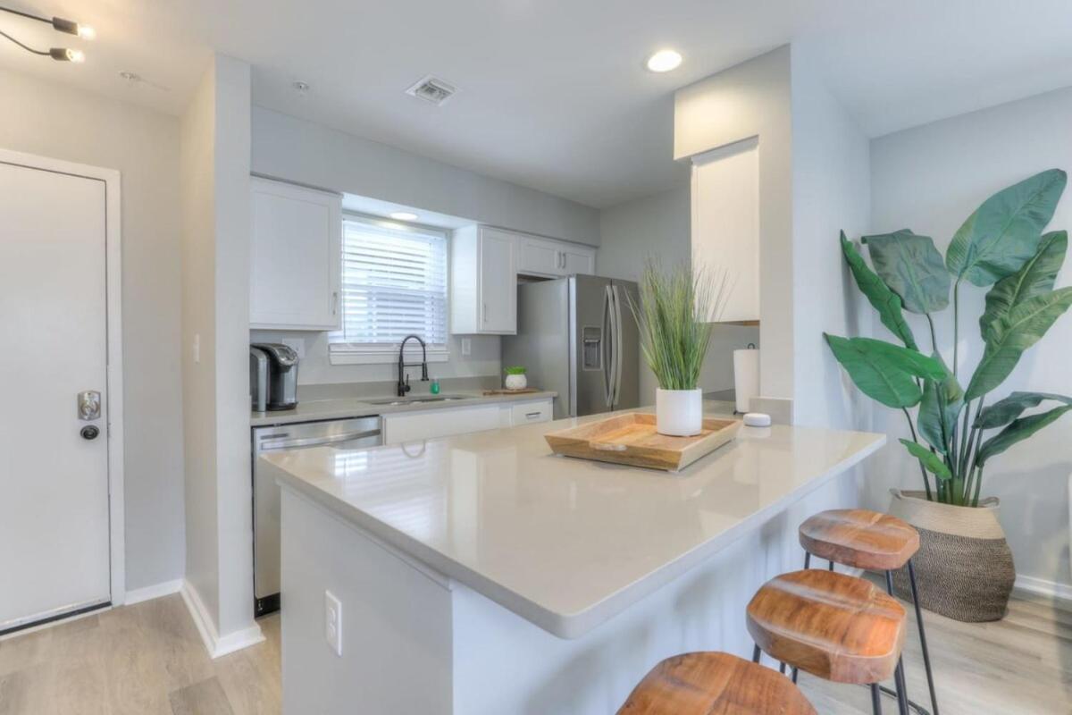 Walk To Broadway Riverfront Condo With Pool Nashville Eksteriør billede