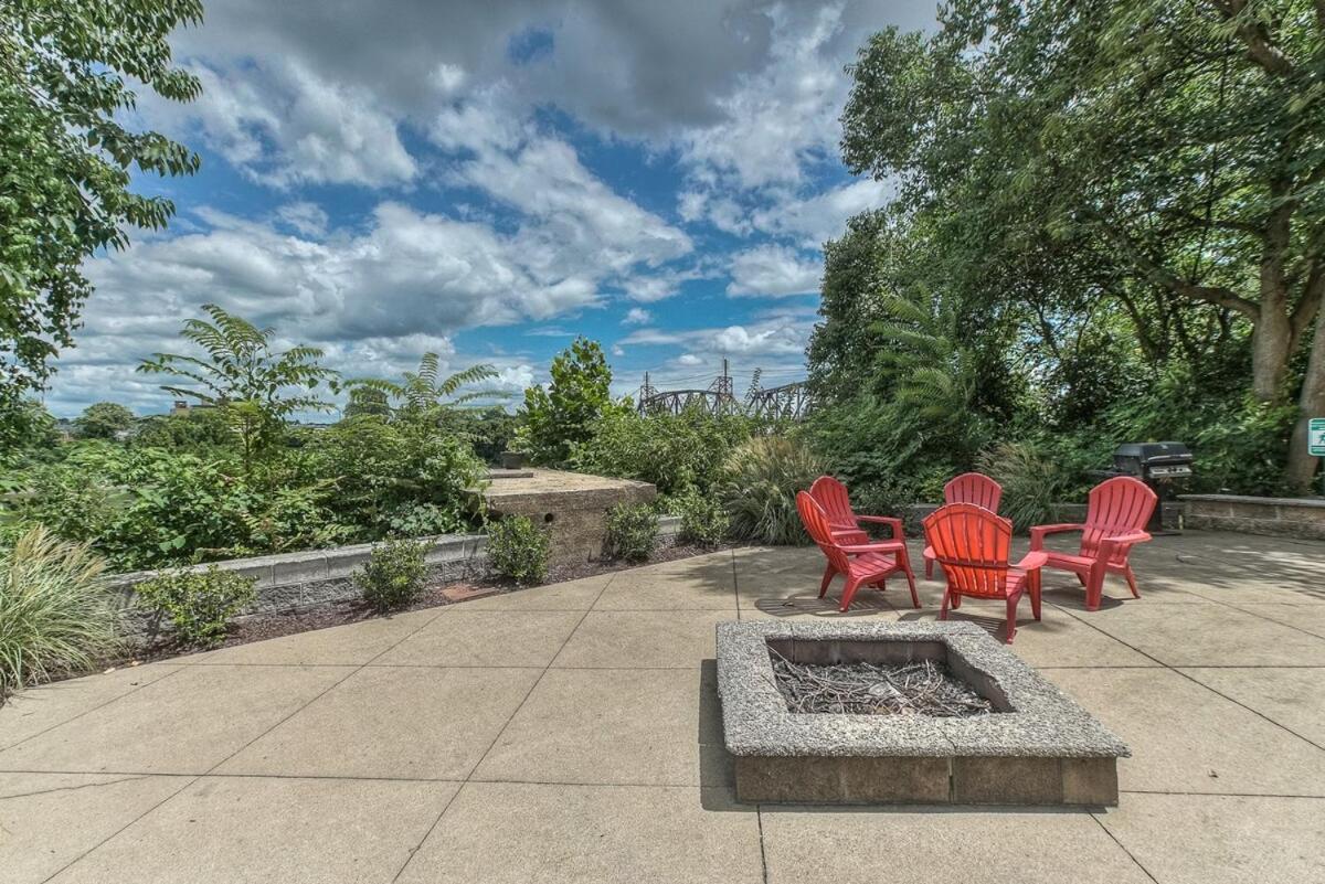 Walk To Broadway Riverfront Condo With Pool Nashville Eksteriør billede
