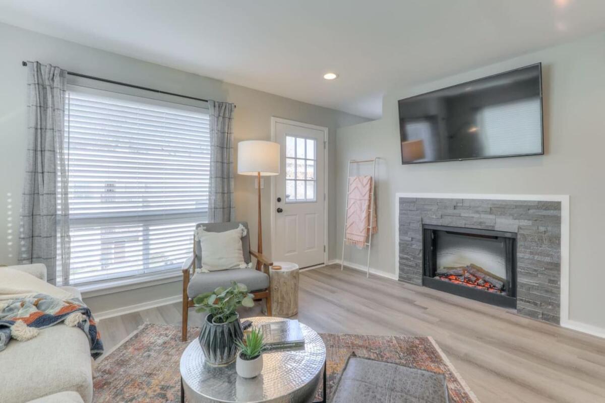 Walk To Broadway Riverfront Condo With Pool Nashville Eksteriør billede