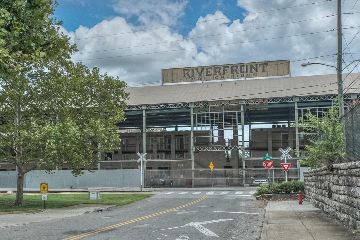 Walk To Broadway Riverfront Condo With Pool Nashville Eksteriør billede