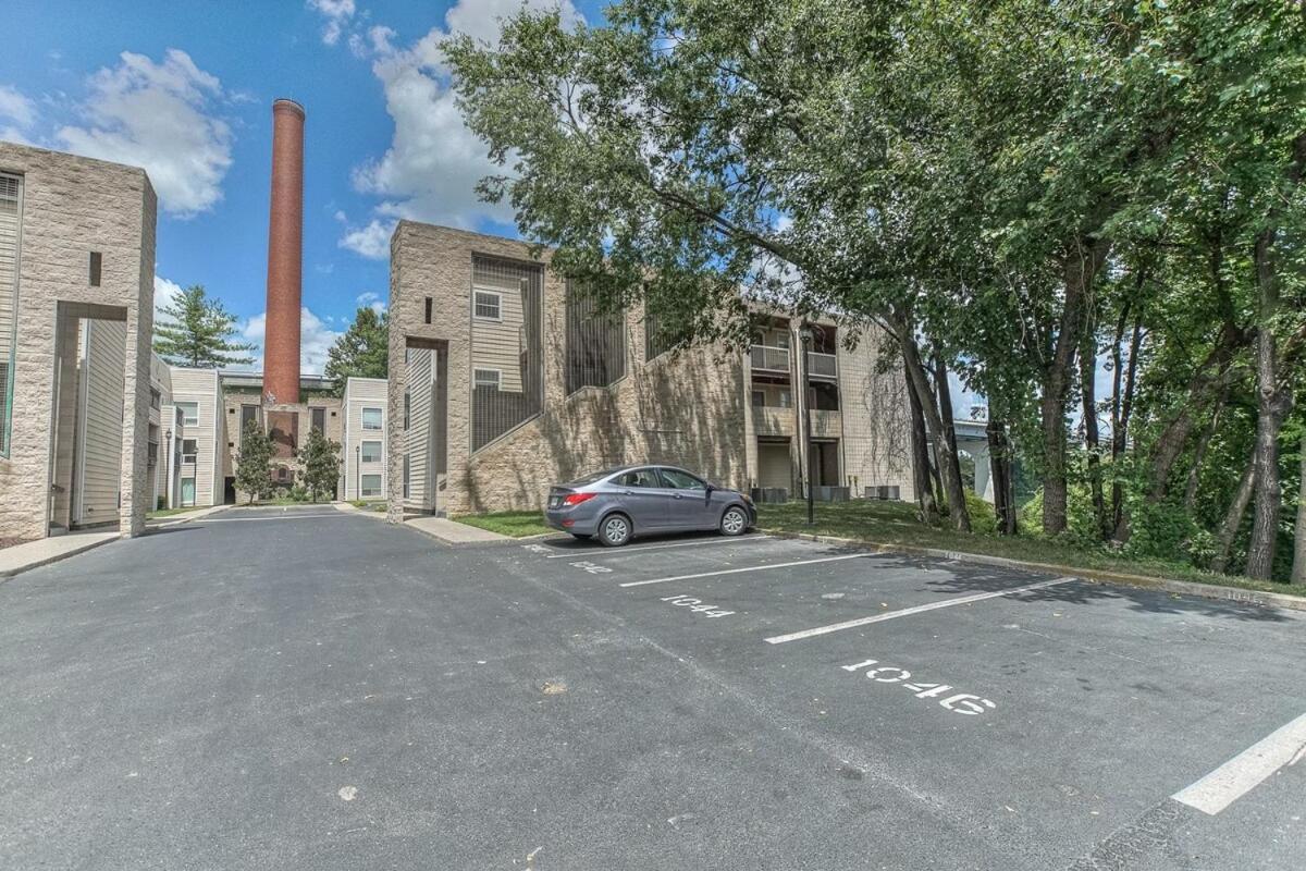 Walk To Broadway Riverfront Condo With Pool Nashville Eksteriør billede